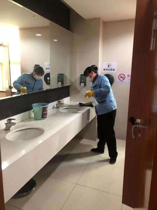 疫情中的無(wú)名英雄 致敬最美的環(huán)境守護(hù)者